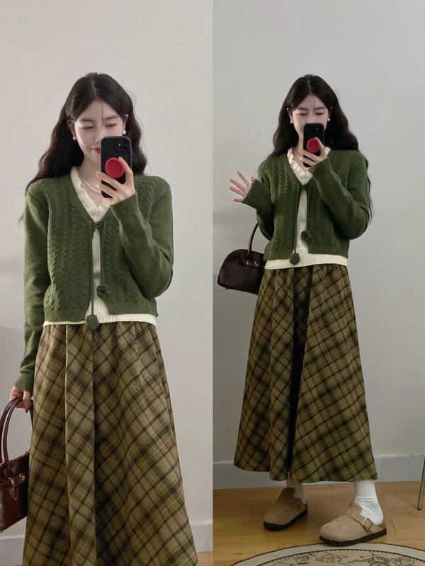 Large size v-neck lazy style fake two-piece sweater long-sleeved top + plaid skirt two-piece set new autumn and winter style