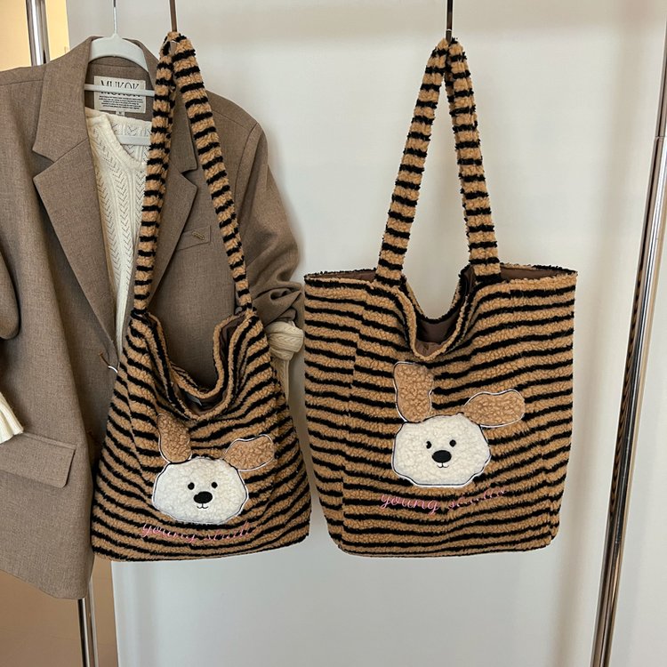 Autumn and winter large-capacity furry bag women's 2024 new commuter versatile shoulder bag furry bag tote bag