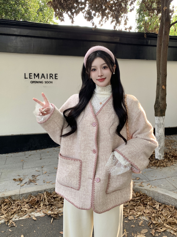 Large size fat mm, foreign style, small fragrance style woolen coat, autumn and winter new style, Korean version, loose, lazy style, versatile V-neck coat