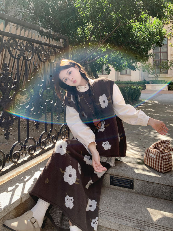 Fat MM age-reducing sweet plumeria vest and skirt suit