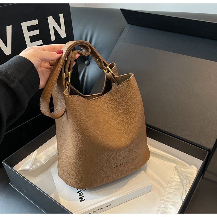 Autumn niche underarm bag for women 2024 new simple fashion retro bucket bag versatile large capacity shoulder bag