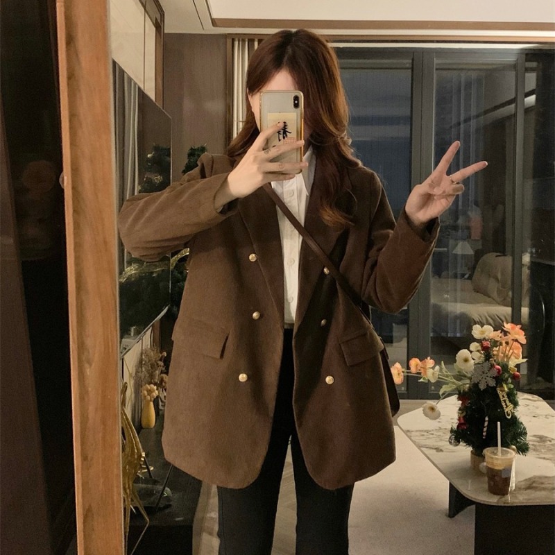 Plus size women's 2024 autumn and winter new style buttoned pocket long-sleeved thickened tops and jackets