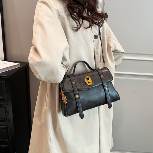 French Retro Messenger Bag 2024 New Fashion Handbag Casual Solid Color Single Shoulder Messenger Bag Western Style Underarm Bag