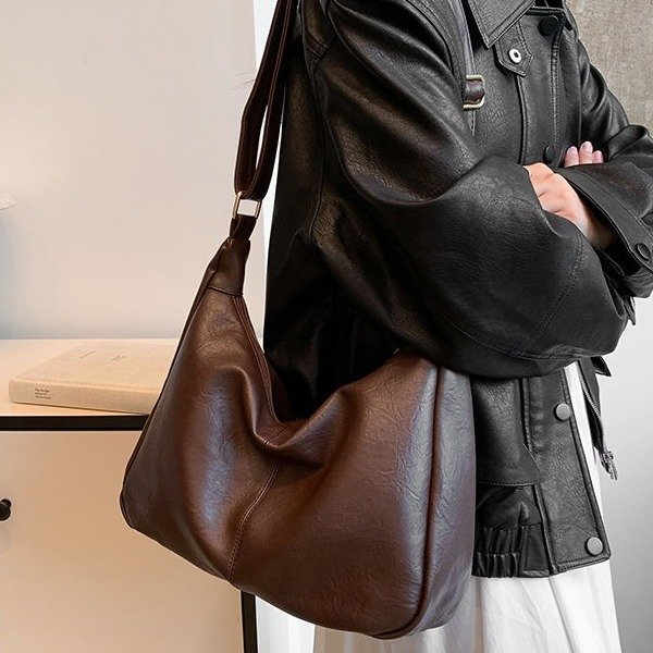 Casual soft surface retro small bag for women winter new popular women's bag versatile crossbody bag fashionable shoulder bag