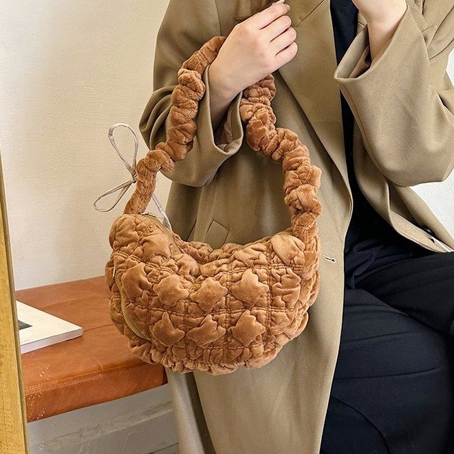 Tote bag women's L size large dumpling bag autumn and winter versatile velvet plush bag shoulder crossbody bag pleated cloud bag
