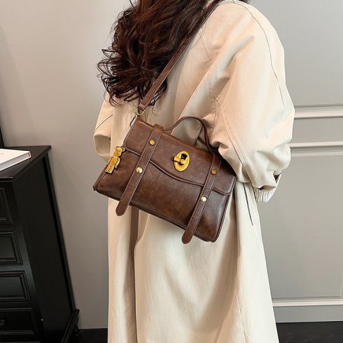 French Retro Messenger Bag 2024 New Fashion Handbag Casual Solid Color Single Shoulder Messenger Bag Western Style Underarm Bag