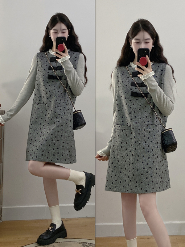 Xiaoxiangfeng temperament dress women's 2024 autumn and winter new bow age-reducing vest dress bottoming shirt two-piece suit
