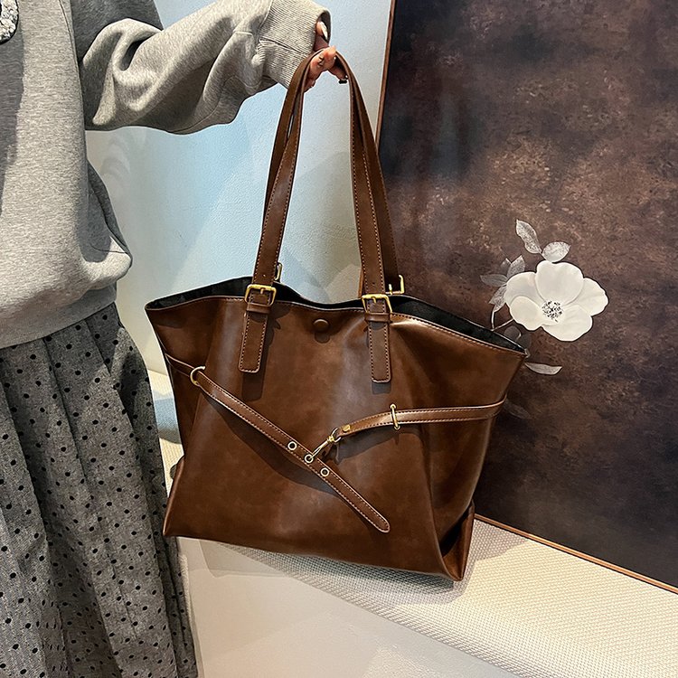 Retro Large Capacity Bag Women's 2024 New Autumn and Winter Versatile Casual Shoulder Bag Korean Simple Commuting Tote Bag