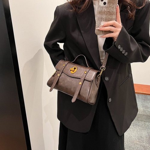 French Retro Messenger Bag 2024 New Fashion Handbag Casual Solid Color Single Shoulder Messenger Bag Western Style Underarm Bag
