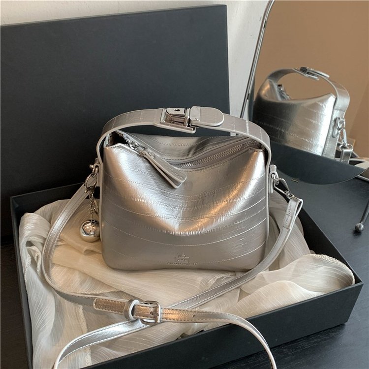 Versatile silver shoulder crossbody bag trendy 2024 women's niche handbag Korean crocodile pattern small square bag new style bag