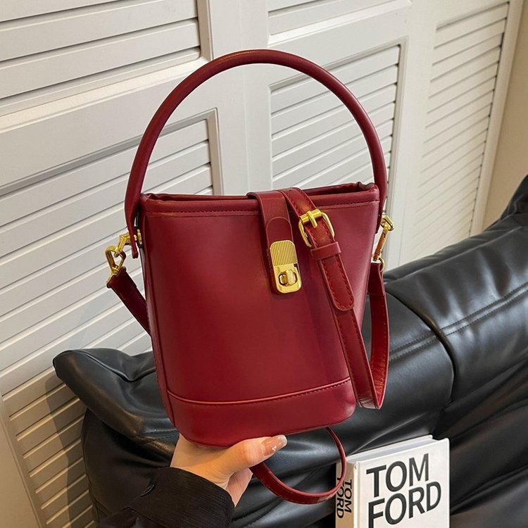 Bags simple and fashionable crossbody bag fashionable handbag winter new retro bucket bag simple shoulder bag