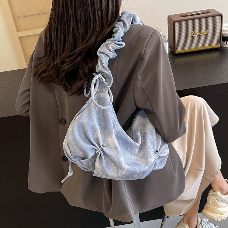 Casual and relaxed large-capacity bag for women 2024 new pleated shoulder armpit bag summer versatile cloud bag