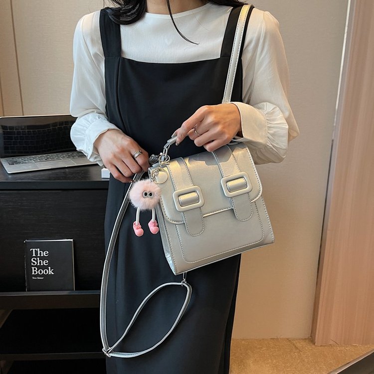 Women's backpack, student handbag, new style, popular contrasting color stitching, large capacity commuting and outing backpack