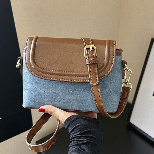 Niche design, fashionable and simple shoulder bag, armpit bag, 2024 new style, solid color, popular crossbody bag, small square bag