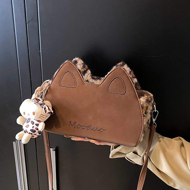 Winter retro cartoon small bag for women 2024 new fashion versatile crossbody bag cute and cute shoulder bag for women
