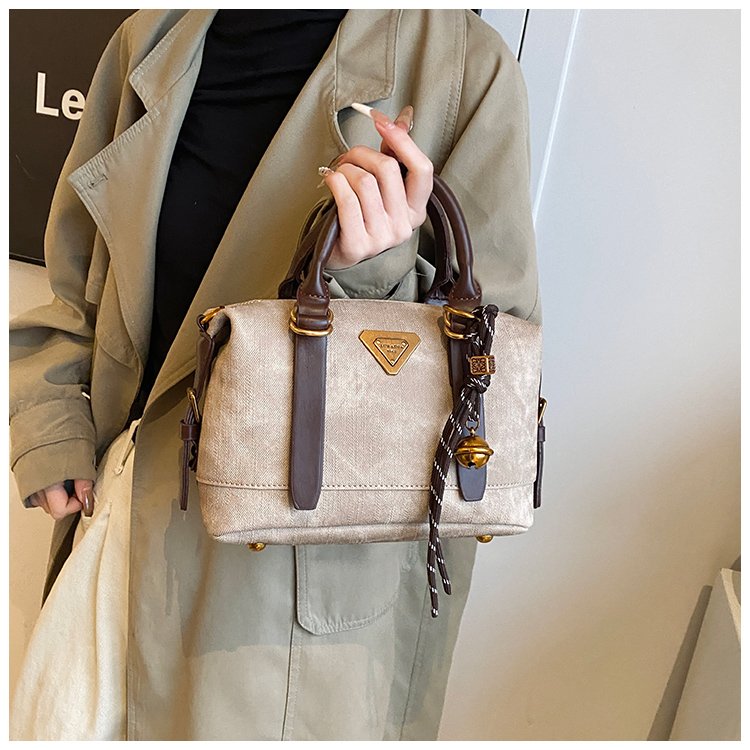 Winter Maillard Retro Portable Bowling Bag Women's 2024 New Fashion Pillow Bag Versatile Crossbody Bag