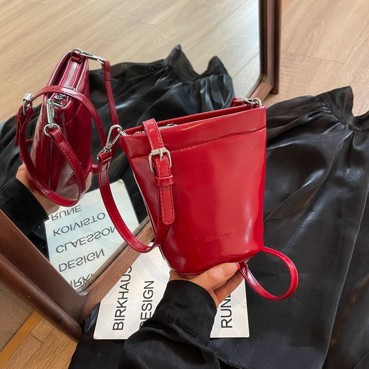 Bags Summer Women 2024 New Fashion Red Bucket Bag Simple and Versatile Shoulder Crossbody Bag Dropshipping