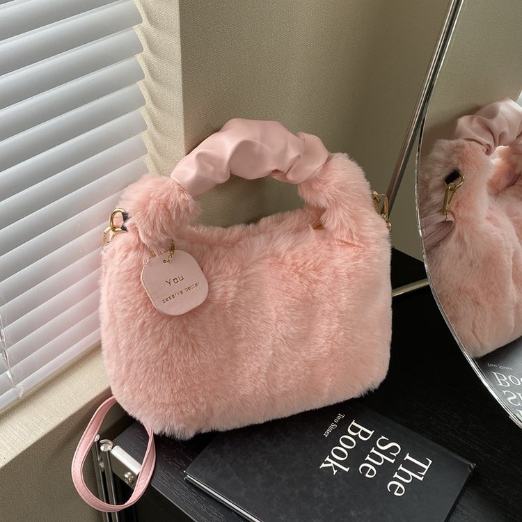 High-end autumn and winter new plush crossbody bag, versatile, stylish, commuting, furry, good-looking, niche, large-capacity women