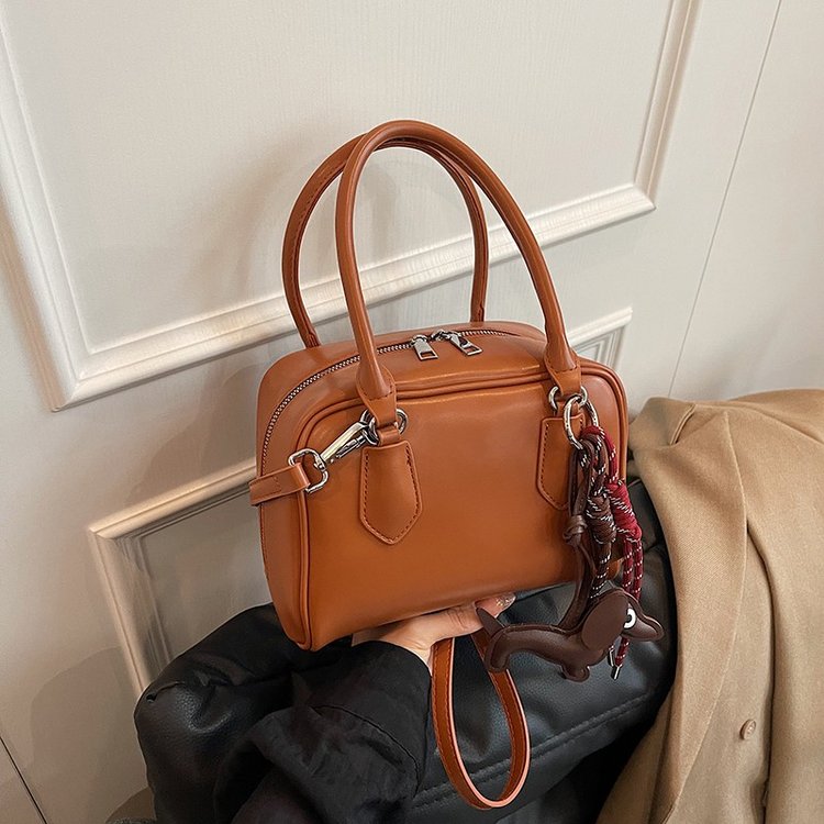 Beibei Shangpin 2024 New Niche Design Retro Style Contrast Color Bowling Bag Versatile Shoulder Portable Women's Bag