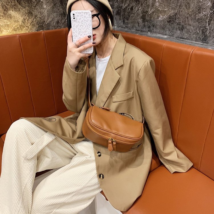 High-quality niche design pillow bag, Japanese and Korean fashion, simple commuter shoulder crossbody bag, casual and versatile women's bag