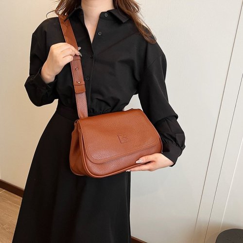 Simple soft-surface large-capacity bag for women 2024 new single shoulder armpit bag fashionable and versatile commuting texture crossbody bag
