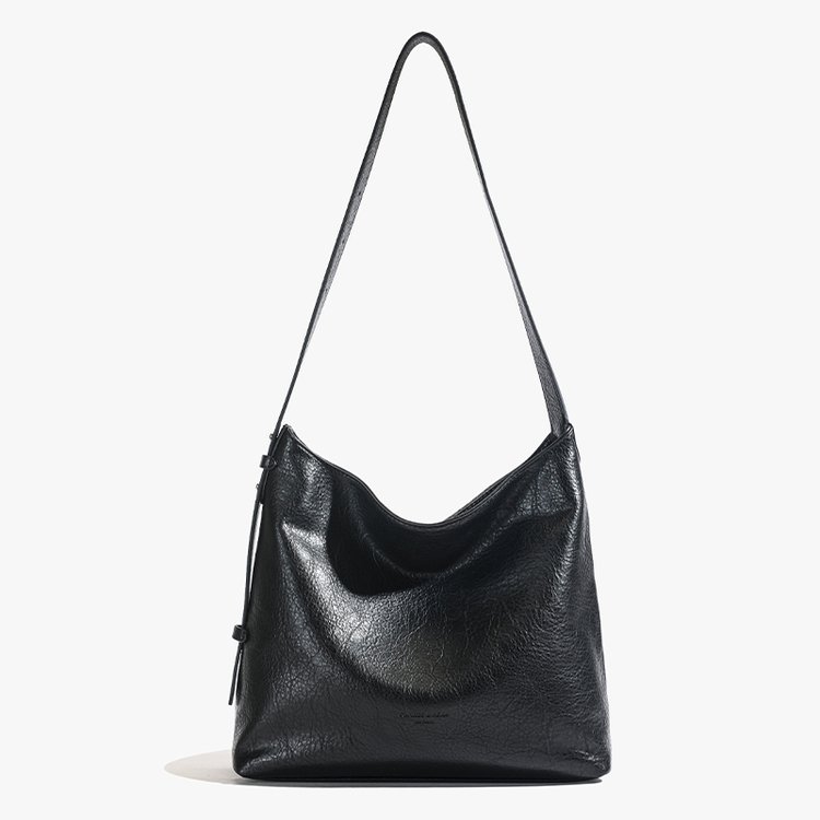 This year's popular bags are casual niche underarm bags, simple women's work trendy fashion crossbody bags, soft leather tote bags