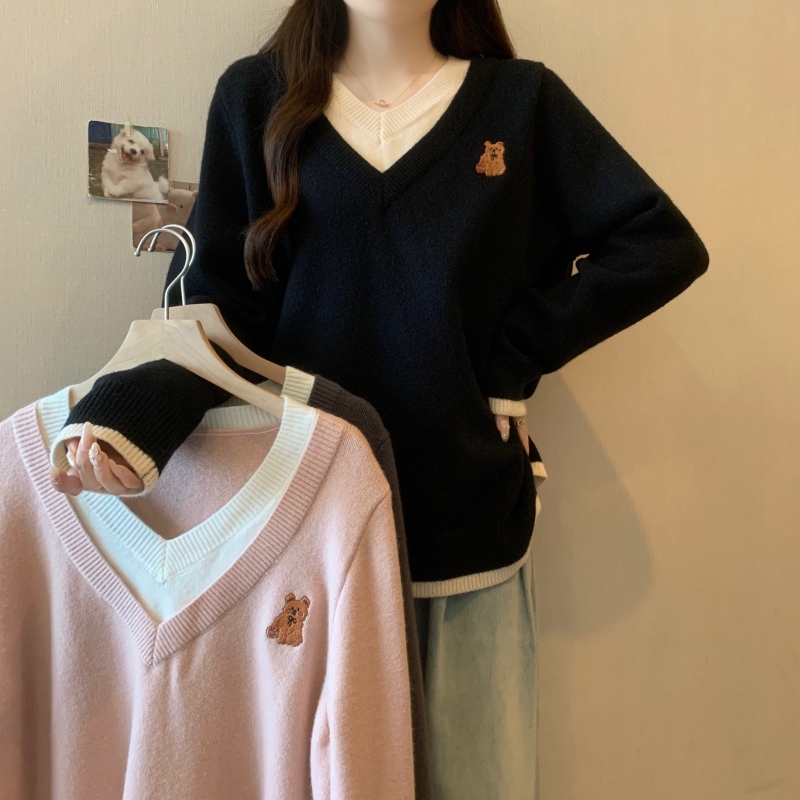 Large size fake two-piece V-neck bear sweater for women in autumn and winter, lazy style, age-reducing and chic slimming sweater