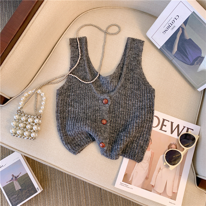 French sweet and spicy knitted camisole with unique and unique short top for outer wear in autumn