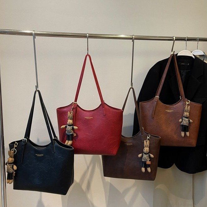 Large-capacity retro armpit bag for women 2024 new fashionable shoulder bag casual class commuting tote bag