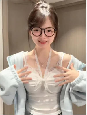 Plus size fat mm inner bottoming shirt women's autumn and winter design lace top