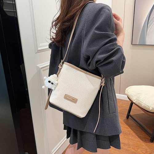 Export wholesale bags women's bags 2024 summer new style pleated bucket bag casual ins shoulder bag crossbody bag