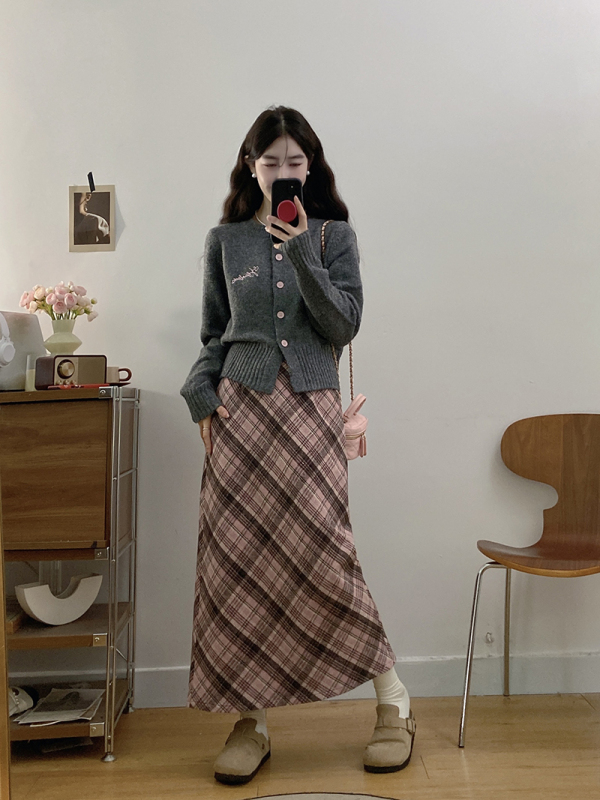 2024 new autumn and winter new fat mm plus size women's sweet temperament embroidered letter sweater plaid skirt suit