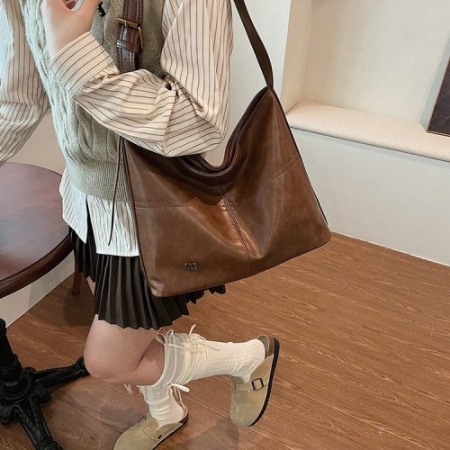 Simple and Western Style Large Capacity Solid Color Bag Women's 2024 New Trendy Fashionable Style Winter Textured Shoulder Tote Bag