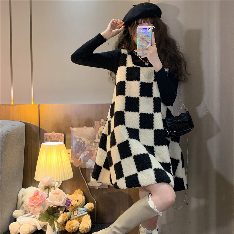 Fat girl black and white plaid lamb wool slim vest dress with lining + turtleneck bottoming shirt