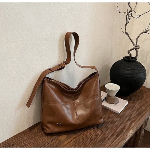 Simple and Western Style Large Capacity Solid Color Bag Women's 2024 New Trendy Fashionable Style Winter Textured Shoulder Tote Bag
