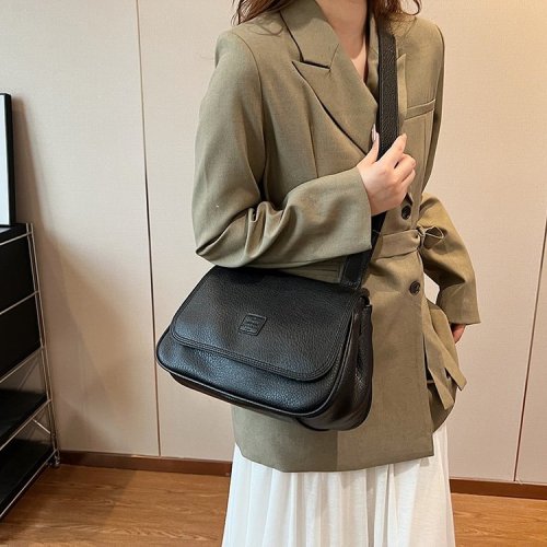 Simple soft-surface large-capacity bag for women 2024 new single shoulder armpit bag fashionable and versatile commuting texture crossbody bag