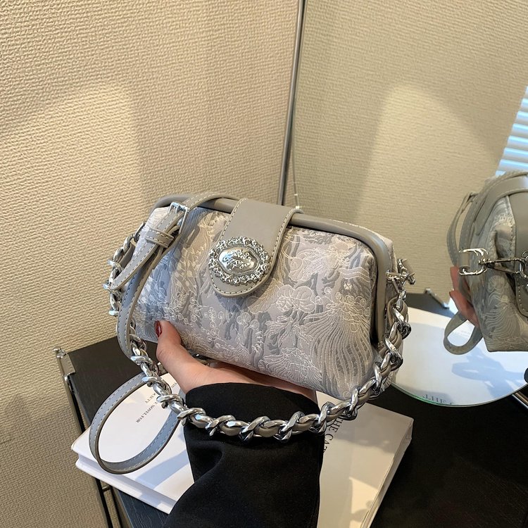 High-end small bag women's bag 2024 new summer versatile crossbody bag fashionable style chain portable pillow bag
