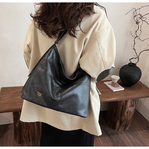 Simple and Western Style Large Capacity Solid Color Bag Women's 2024 New Trendy Fashionable Style Winter Textured Shoulder Tote Bag