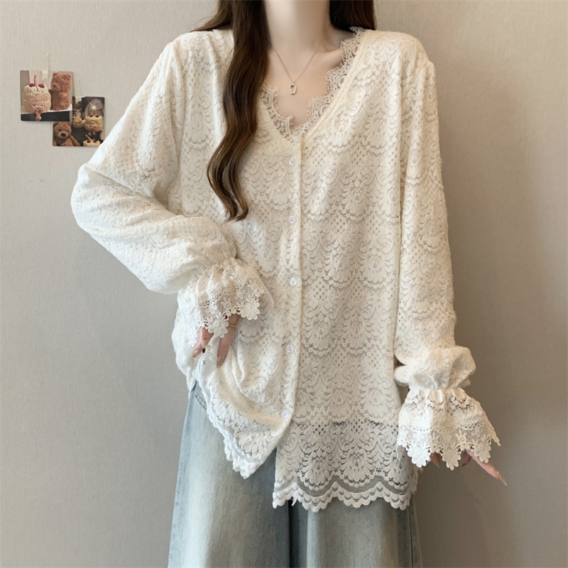 Large size autumn and winter new thickened baby velvet V-neck lace versatile single-breasted ruffled long-sleeved shirt for women