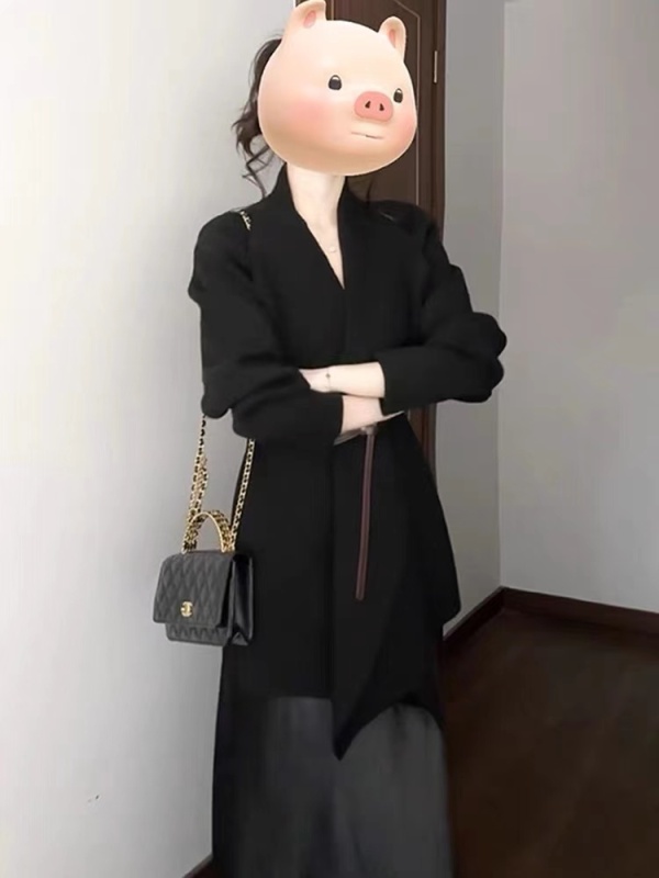 Black V-neck sweater jacket for women in autumn and winter thickened loose outer wear lazy style mid-length waist knitted cardigan
