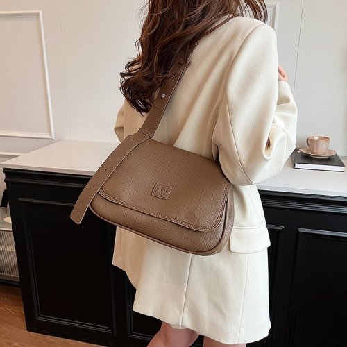 Simple soft-surface large-capacity bag for women 2024 new single shoulder armpit bag fashionable and versatile commuting texture crossbody bag