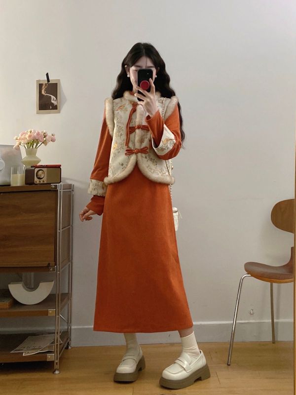 Large size 2024 winter new new Chinese style velvet cheongsam dress buckle vest two-piece set