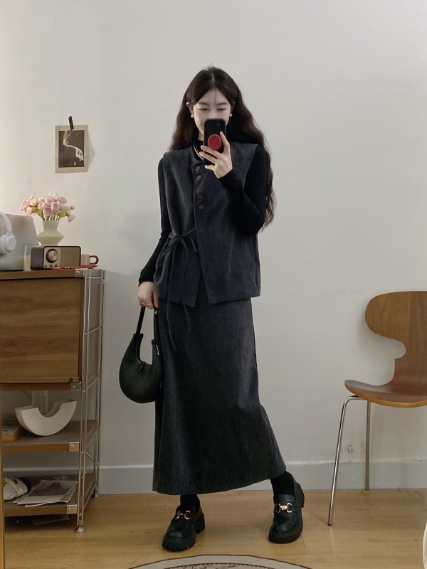 Plus size women's new autumn and winter Korean style bottoming shirt, small fragrant vest, outer skirt + skirt three-piece set