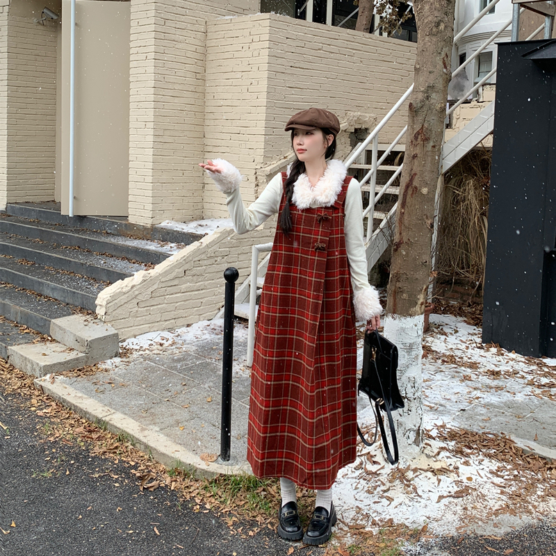 Autumn and winter war skirt, white vintage red plaid college suspender skirt, women's plush lapel bottoming shirt two-piece set