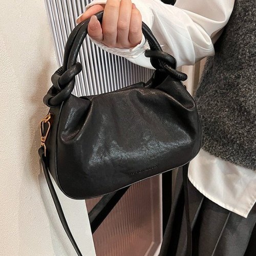 Hand-carrying fashionable small square bag for women Korean version ins trendy high-end shoulder bag 2024 winter niche simple women's bag