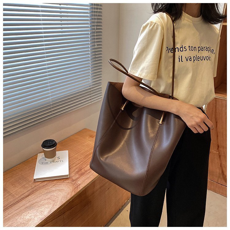 Genuine leather women's bag 2024 new cross-body cowhide bucket bag Lazy style large-capacity commuter shoulder bag tote bag