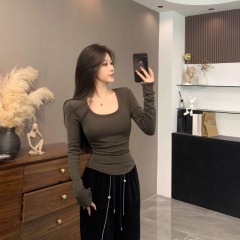Ready stock brushed plus velvet bottoming shirt for women in autumn and winter new slim fit u-neck short style inner long-sleeved top