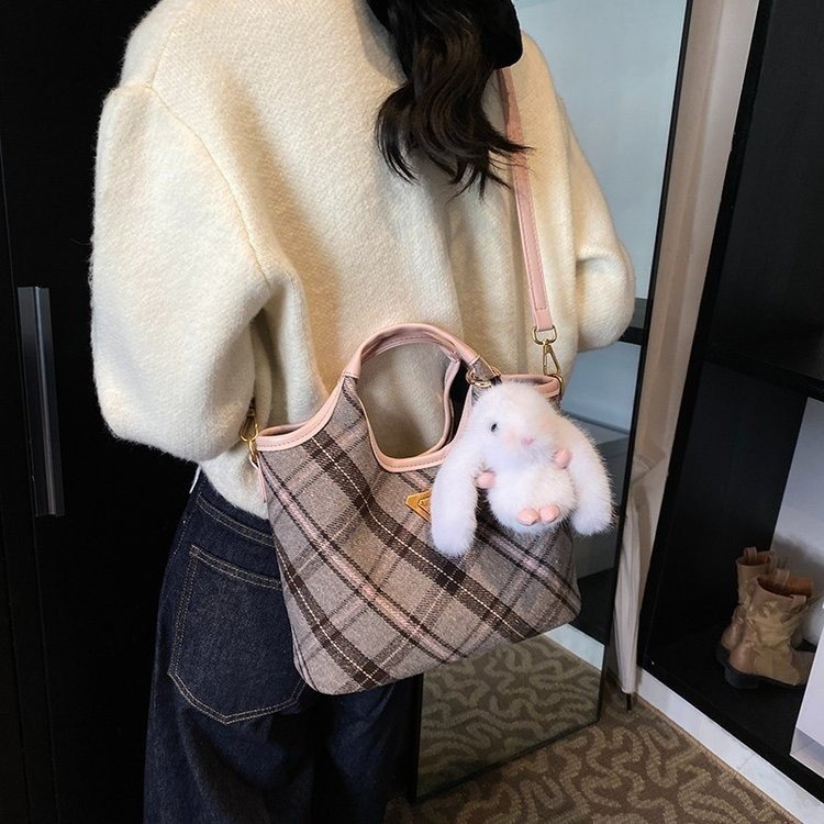 Simple Retro Cute Plaid Bag Women's 2024 Autumn and Winter New Commuting Tote Bag Versatile Shoulder Crossbody Bag