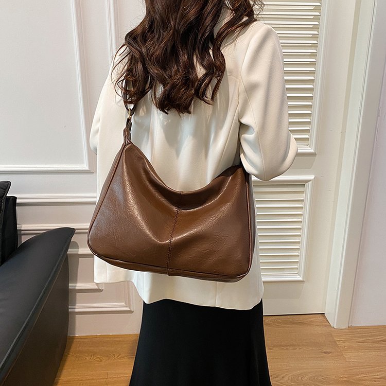 Large-capacity, beautiful and personalized dumpling bag, retro tote bag, women's commuter armpit fashion crossbody simple shoulder bag