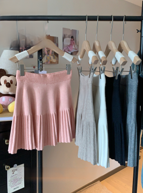 In stock New pleated knitted large size soft and waxy high waist versatile slimming short skirt